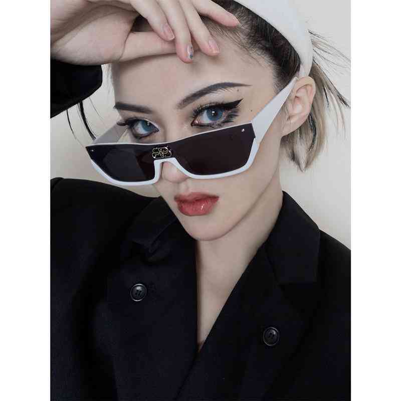 Designer Fashion luxurious Balanciagas Sunglasses Woman Mens European and American Retro Square Face Sun Glasses
Designer Fashion luxurious Balanciagas Sunglasses Woman Mens European and American Retro Square Face Sun Glasses