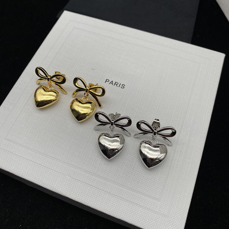 Women Gold Stud Earring Designer Jewelry Luxury Brand Heart Studs For Womens Letter C Silver Pendant Earrings Hoops Fashion Premium BOX New
Women Gold Stud Earring Designer Jewelry Luxury Brand Heart Studs For Womens Letter C Silver Pendant Earrings Hoops Fashion Premium BOX New