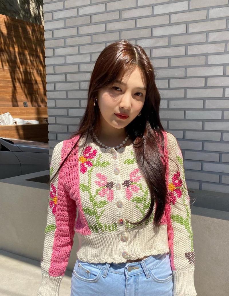 Women's Knits & Tees Kpop Red Velvet Korean Embroidered Knitted Cardigan Sweater Women Long Sleeve Loose Slim Coat Lady Autumn Casual Warm S
Women's Knits & Tees Kpop Red Velvet Korean Embroidered Knitted Cardigan Sweater Women Long Sleeve Loose Slim Coat Lady Autumn Casual Warm S