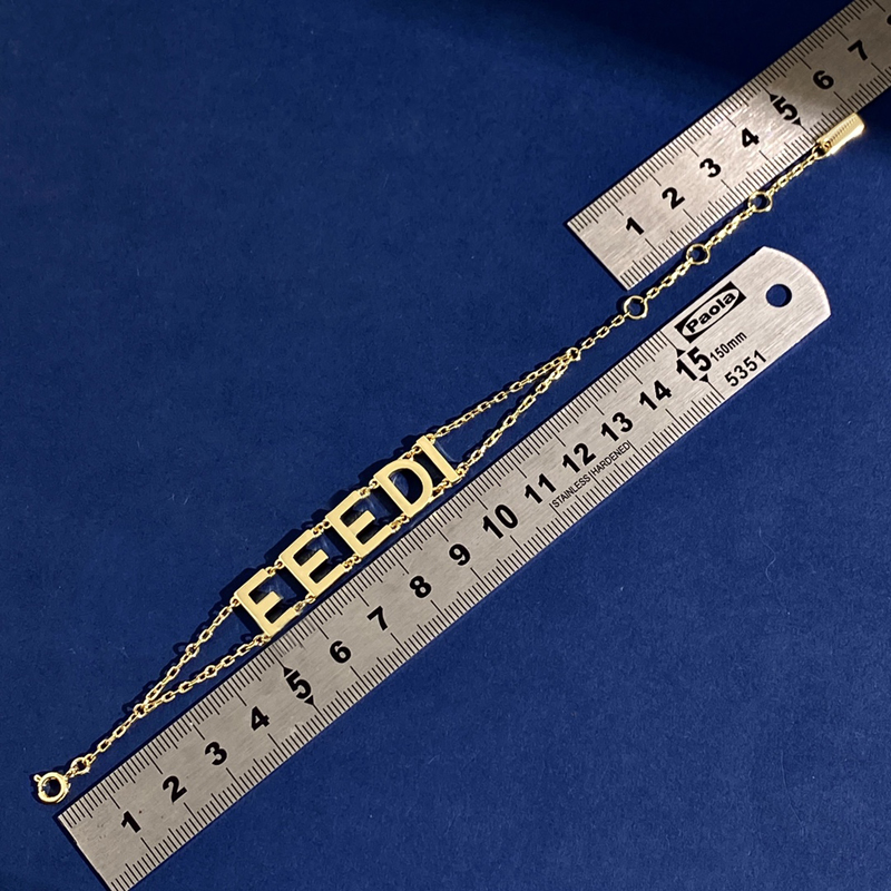 Designer Bracelets Homme High Quality Love Bracelet Jewelry Luxury Pendant F Bracelet For Women Gold Charm Earring Accessories 22051201R
Designer Bracelets Homme High Quality Love Bracelet Jewelry Luxury Pendant F Bracelet For Women Gold Charm Earring Accessories 22051201R
