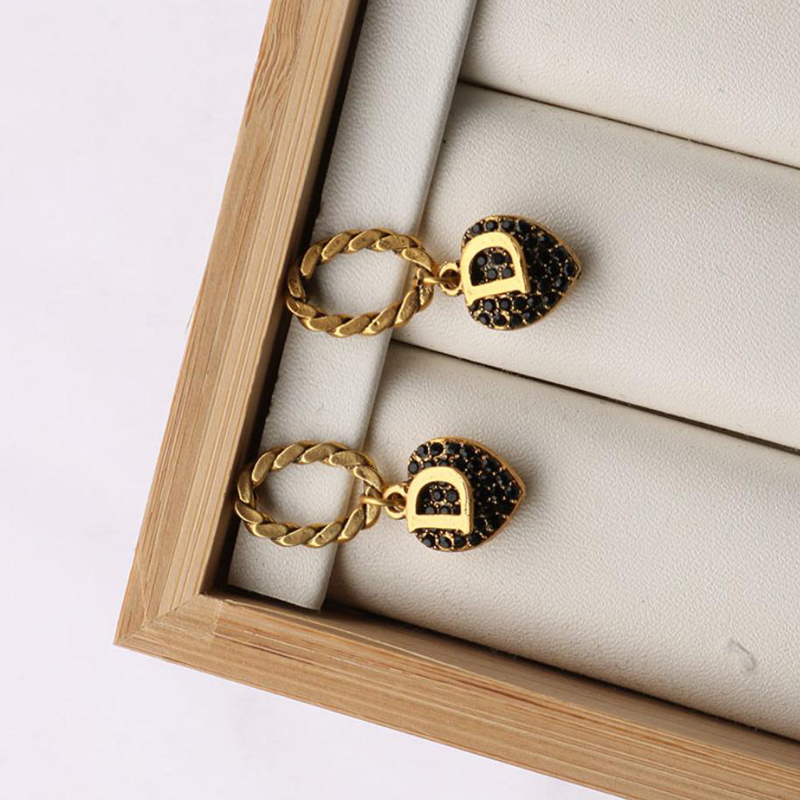 18K Gold Plated Womens Brand Earrings Designers Letter Ear Stud Black Crystal Geometric Fashion Earring for Wedding Party Jewerlry Accessories ER0052
18K Gold Plated Womens Brand Earrings Designers Letter Ear Stud Black Crystal Geometric Fashion Earring for Wedding Party Jewerlry Accessories ER0052
