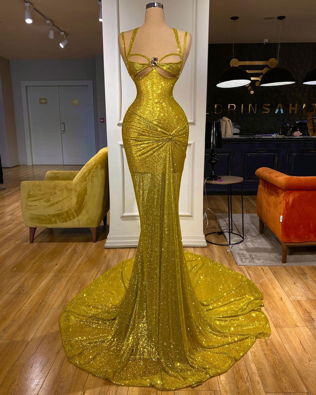 Sexy Yellow Prom Dresses Beads Appliqué Sleeveless Art Deco-inspired Neck Custom Made Formal Dubai Evening Dress Sweep Plus Size Robes De Mariée