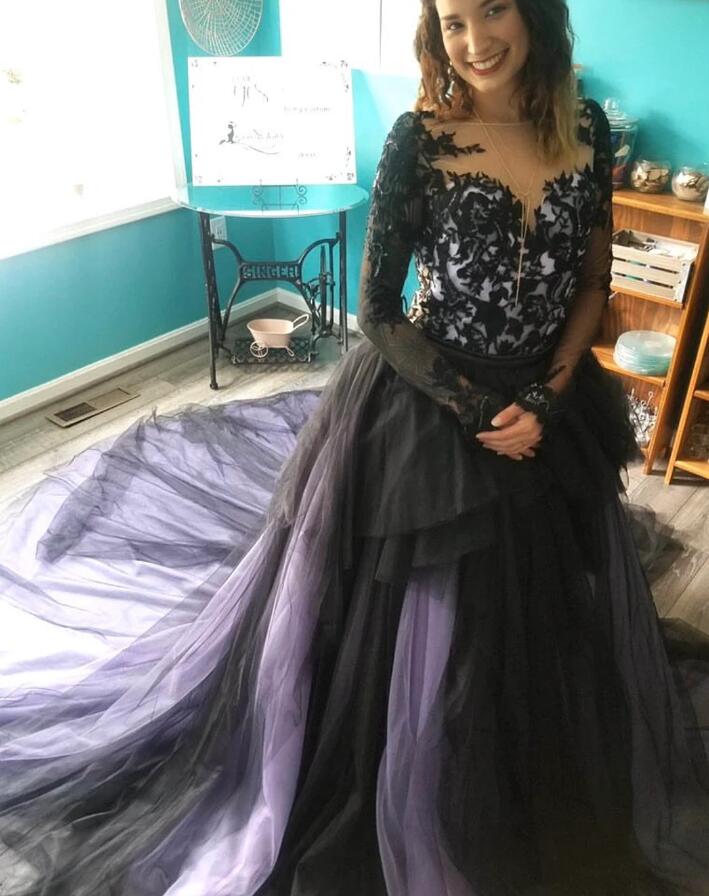Gothic Lilac Mermaid Wedding Dress With Detachable Train Black Lace Long Sleeve Backless Boho Country Wedding Gown Women Bride Robe De Mariee vestidos