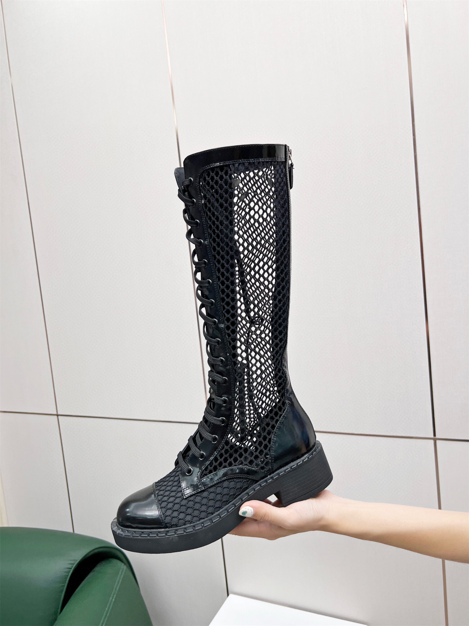 2022 Military Boots Season Proof Water Women's Knee Boot Medium Tube Thick Bottom Chimney British Style Martin Shoes Size 35-40, Black
2022 Military Boots Season Proof Water Women's Knee Boot Medium Tube Thick Bottom Chimney British Style Martin Shoes Size 35-40, Black