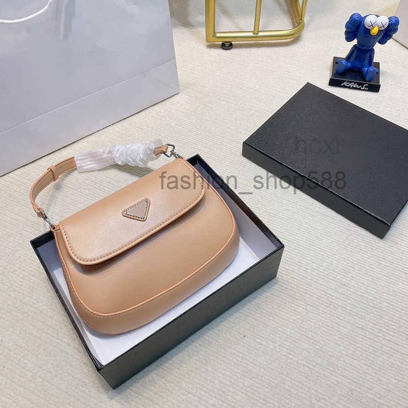 designer bags 6 colors Women shoulder bags chain cross body bag fashion heart leather handbags female famous purse 22CM top quality
designer bags 6 colors Women shoulder bags chain cross body bag fashion heart leather handbags female famous purse 22CM top quality