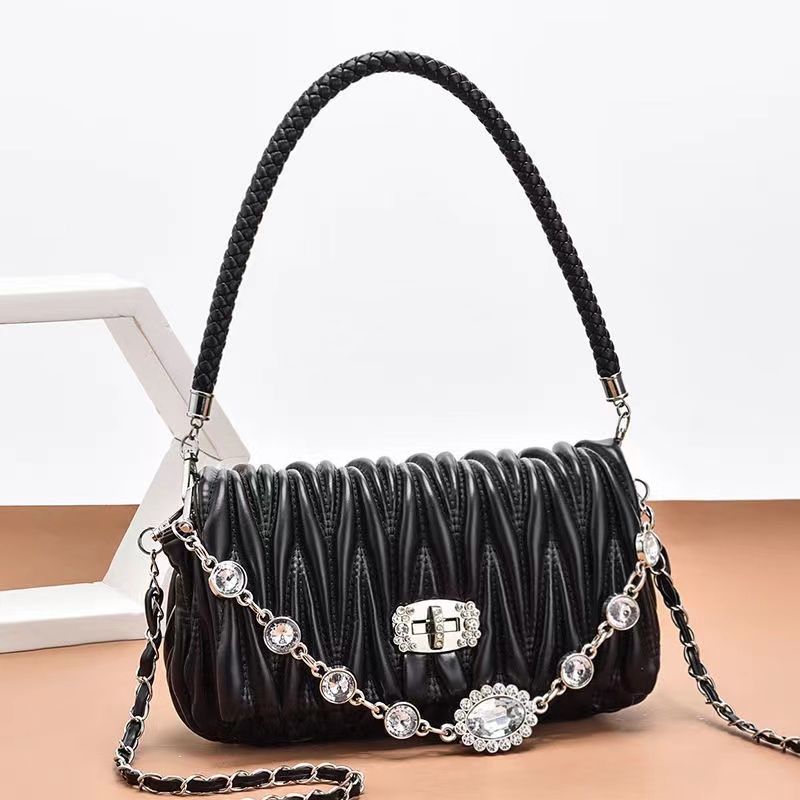 2022 new fashion noble pleated underarm women's bag diamond chain handbag high sense Single Shoulder Messenger Bag, Black
2022 new fashion noble pleated underarm women's bag diamond chain handbag high sense Single Shoulder Messenger Bag, Black