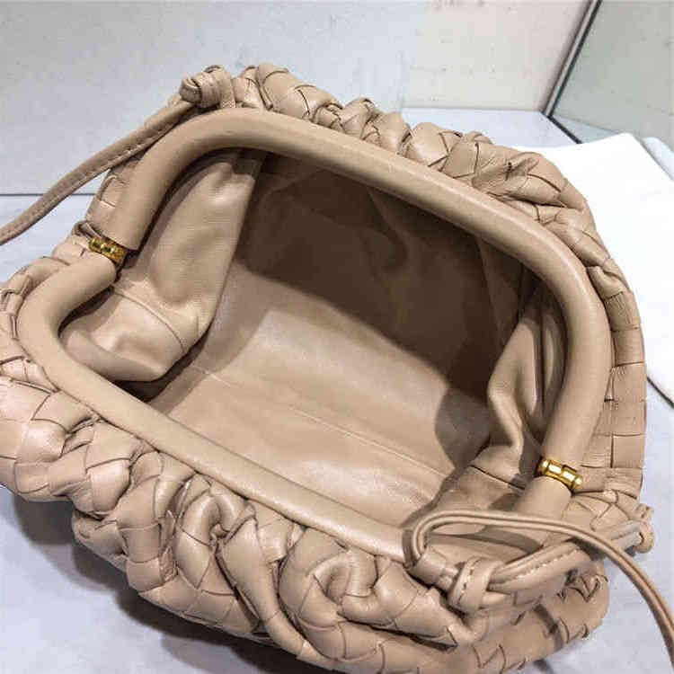 Venetas Handbags Designer Bottegas Woven Style Leather Women's Fashion One Shoulder Messenger Small Cloud Bag J79H 1A3J
Venetas Handbags Designer Bottegas Woven Style Leather Women's Fashion One Shoulder Messenger Small Cloud Bag J79H 1A3J