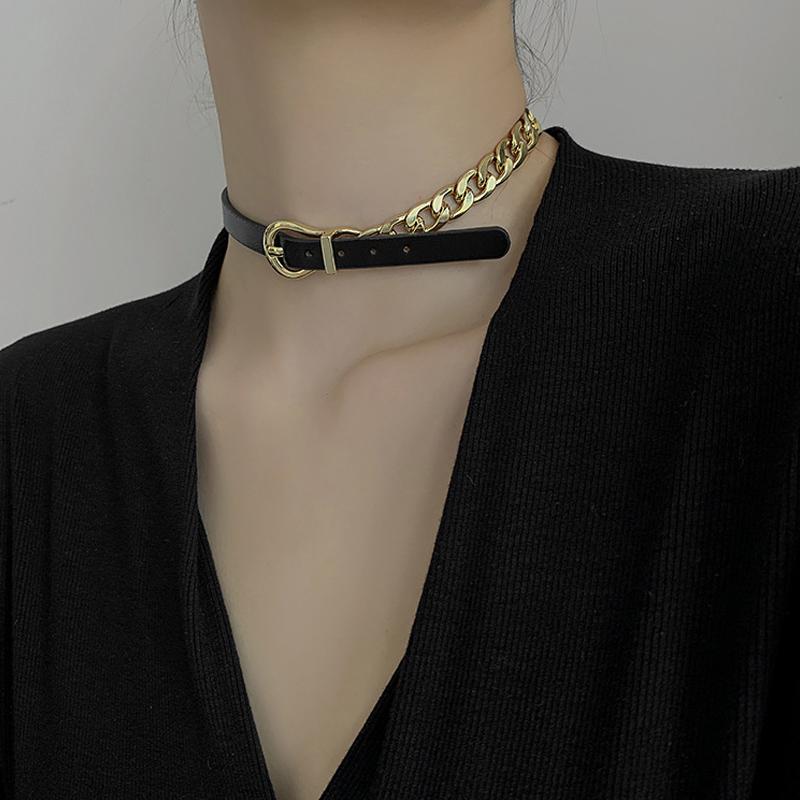 Pendant Necklaces Lovejy 2022 Fashion French Style Women Bundle Neck PU Leather Necklace Jewelry Punk Hip Hop Choker Belt Buckle Chain Colla 
Pendant Necklaces Lovejy 2022 Fashion French Style Women Bundle Neck PU Leather Necklace Jewelry Punk Hip Hop Choker Belt Buckle Chain Colla