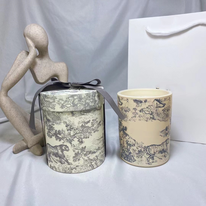 Sales designer incense Perfumed Candle 280g perfume France Brand Scented Bougie Parfum Candles Long Smell Fragrance Deodorant Sealed Gift Box
Sales designer incense Perfumed Candle 280g perfume France Brand Scented Bougie Parfum Candles Long Smell Fragrance Deodorant Sealed Gift Box