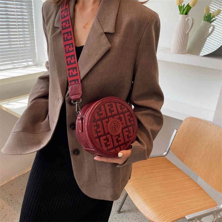 62% OFF trendy bags 2022 New Designer Handbags women autumn fashion temperament letter wide shoulder strap small round Single Shoulder, Red
62% OFF trendy bags 2022 New Designer Handbags women autumn fashion temperament letter wide shoulder strap small round Single Shoulder, Red