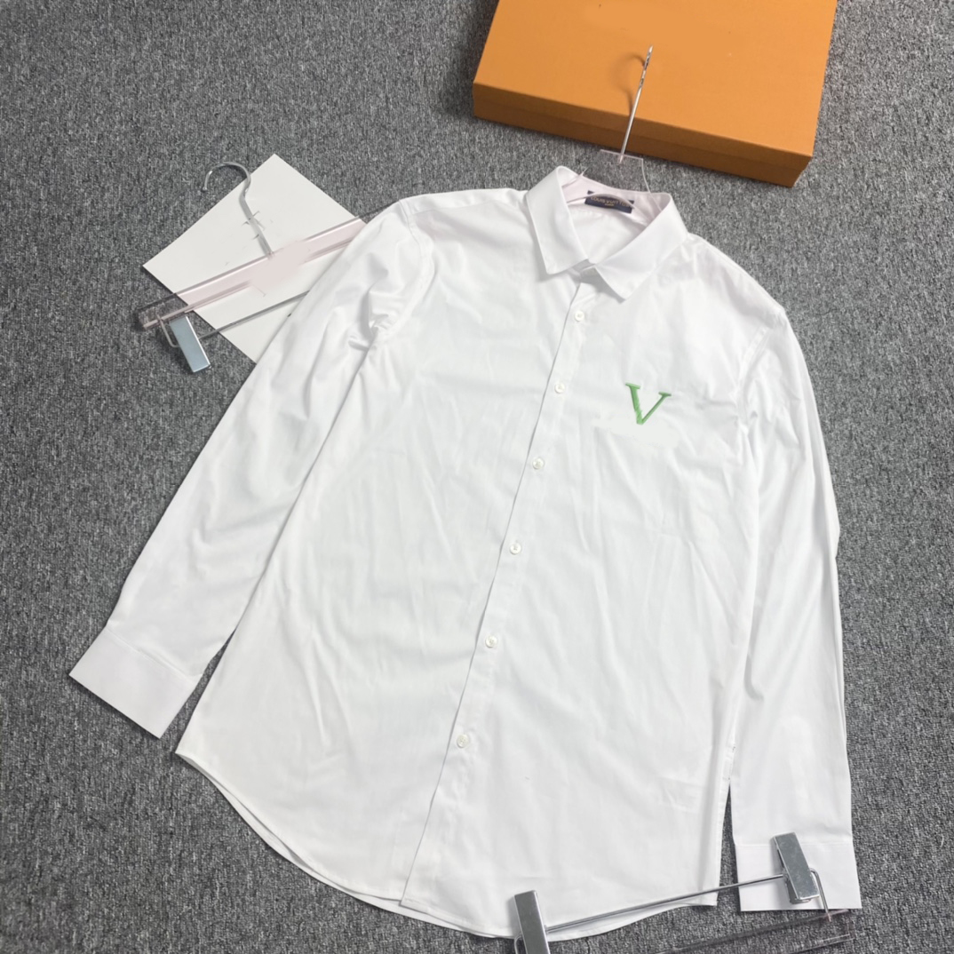 2022 New European and American fashion triangle label long sleeve shirt for men and women casual versatile, White
2022 New European and American fashion triangle label long sleeve shirt for men and women casual versatile, White