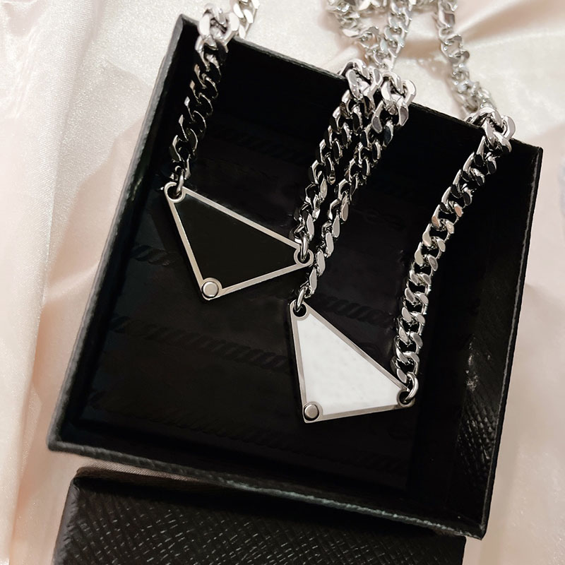 Luxury Designer For Women Men 2 Color Clavicle Silver Chain Triangle Pendant Necklaces High Quality Jewelry Love Bracelet 2206224XQ