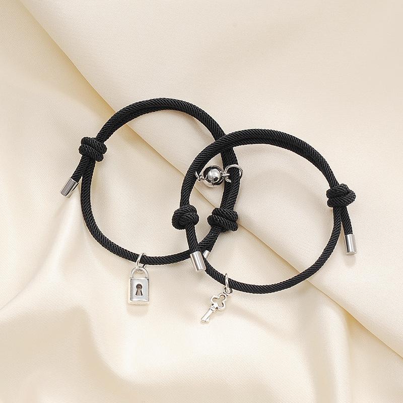 Charm Bracelets Romantic Magnet Couple For Lovers Classic Lock Key Braslet Adjustable Attract Pair Braclet Friendhip Brazalete GiftCharm
Charm Bracelets Romantic Magnet Couple For Lovers Classic Lock Key Braslet Adjustable Attract Pair Braclet Friendhip Brazalete GiftCharm