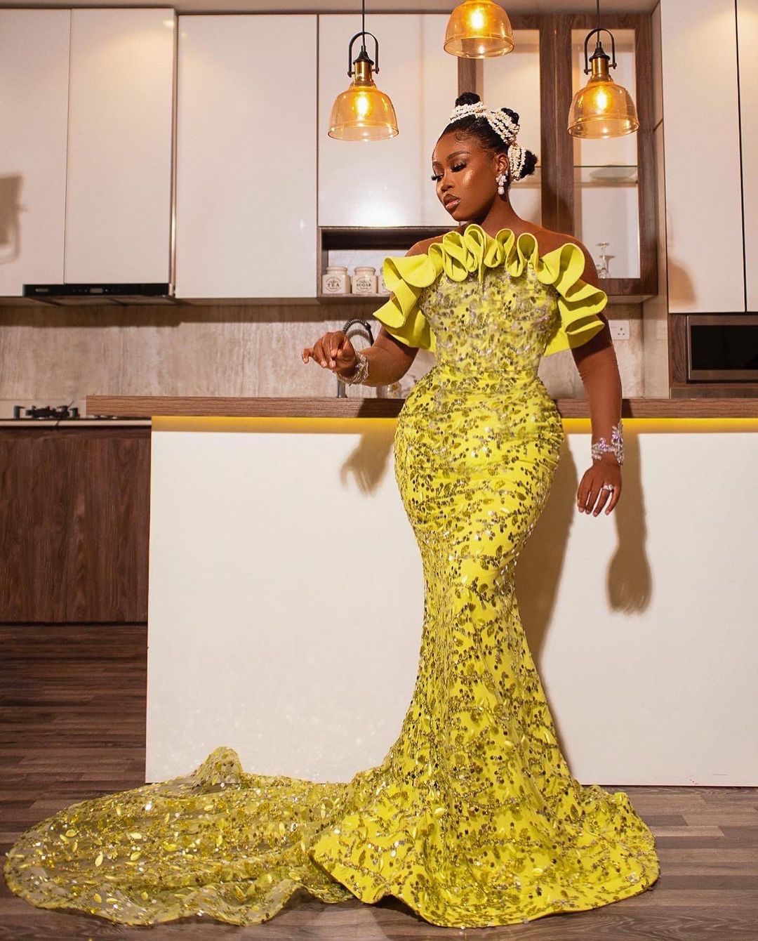 2022 Plus Size Arabic Aso Ebi Yellow Luxurious Sparkly Prom Dresses Beaded Crystals Evening Formal Party Second Reception Birthday Engagement Gowns Dr