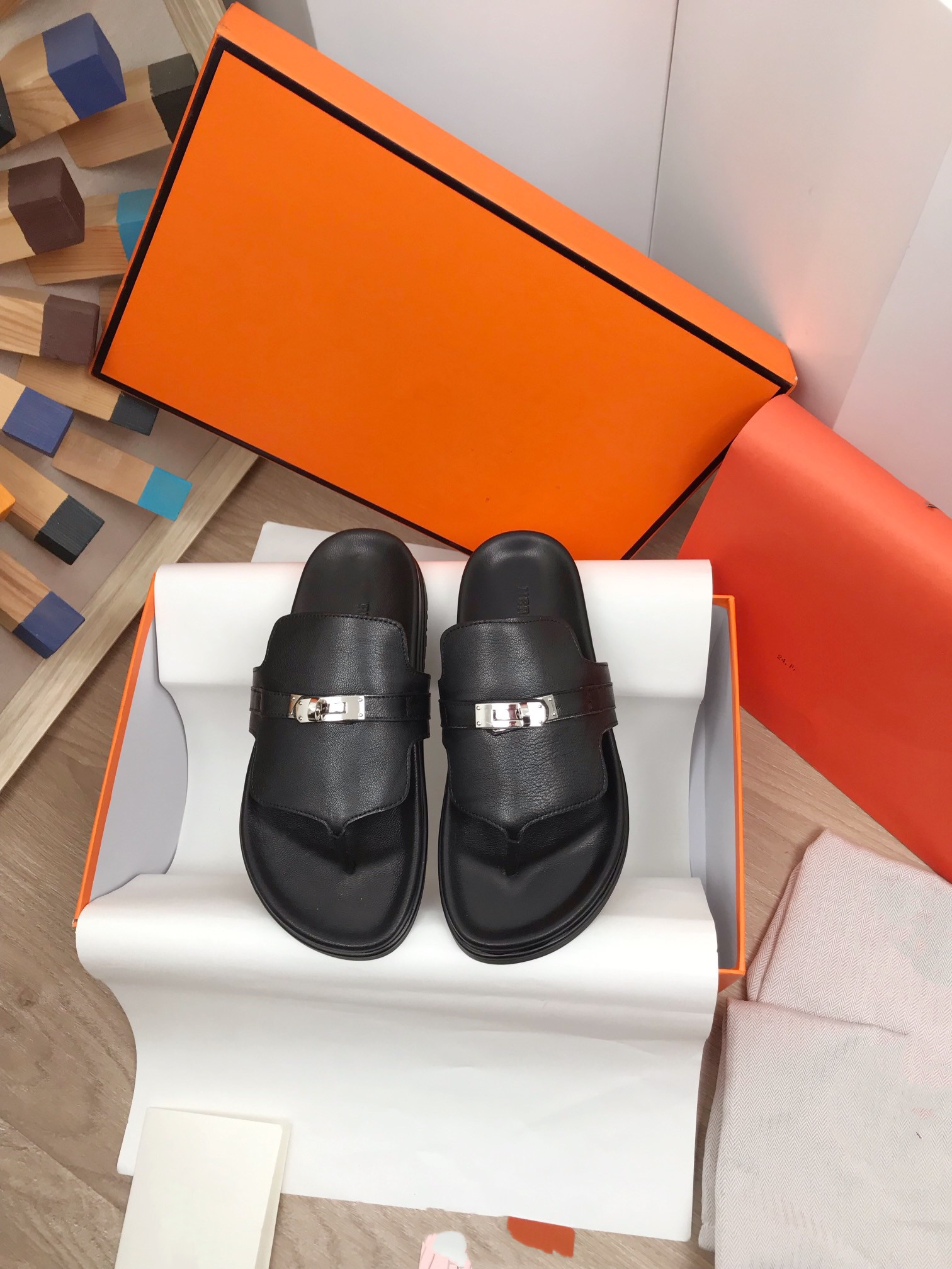 designer sandals Women slides Pool Pillow Mules Sunset Flat Comfort Mules Padded Front Strap Slippers Fashionable Easy-to-wear 0609, 02
designer sandals Women slides Pool Pillow Mules Sunset Flat Comfort Mules Padded Front Strap Slippers Fashionable Easy-to-wear 0609, 02