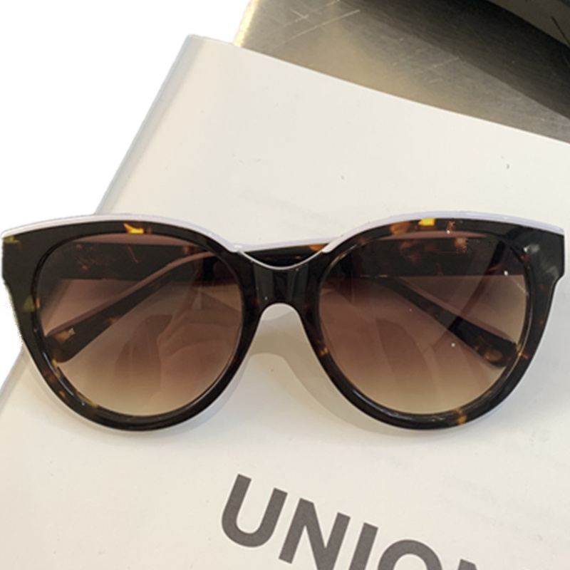 Luxury Design Women Butterfly Sunglasses UV400 414C 55-20-145 Italy Imported Patchwork Color Plank Fullrim for Prescription Eyeglasses Goggles fullset case
Luxury Design Women Butterfly Sunglasses UV400 414C 55-20-145 Italy Imported Patchwork Color Plank Fullrim for Prescription Eyeglasses Goggles fullset case