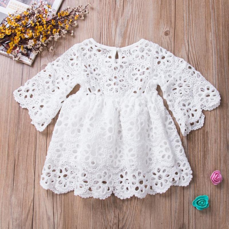 Fashion Family Matching Clothes Mother Daughter Dresses White Hollow Floral Lace Dress Mini Dress Mom Baby Girl Party Clothes 220531