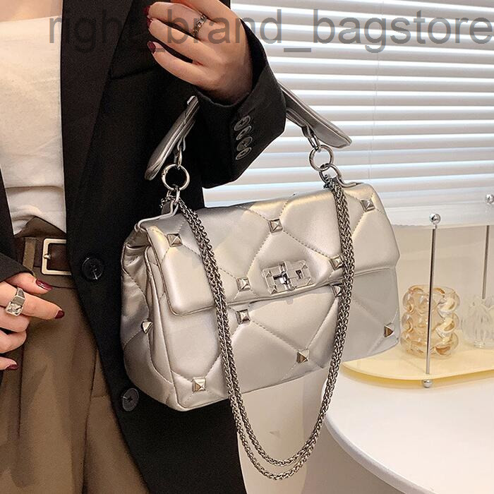 Personality Niche Chain Crossbody Bag 2022 New Rivet Rhombus Portable Shoulder Bag Fashion All-match Ladies Small Square Bag W220805, Sky blue
Personality Niche Chain Crossbody Bag 2022 New Rivet Rhombus Portable Shoulder Bag Fashion All-match Ladies Small Square Bag W220805, Sky blue
