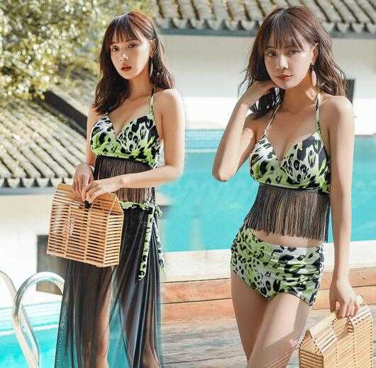 2019 new women Swimming suit female ins wind split three-piece suit with steel bracket gathers students Xiao Qingxin Korean beach swimsuit
2019 new women Swimming suit female ins wind split three-piece suit with steel bracket gathers students Xiao Qingxin Korean beach swimsuit
