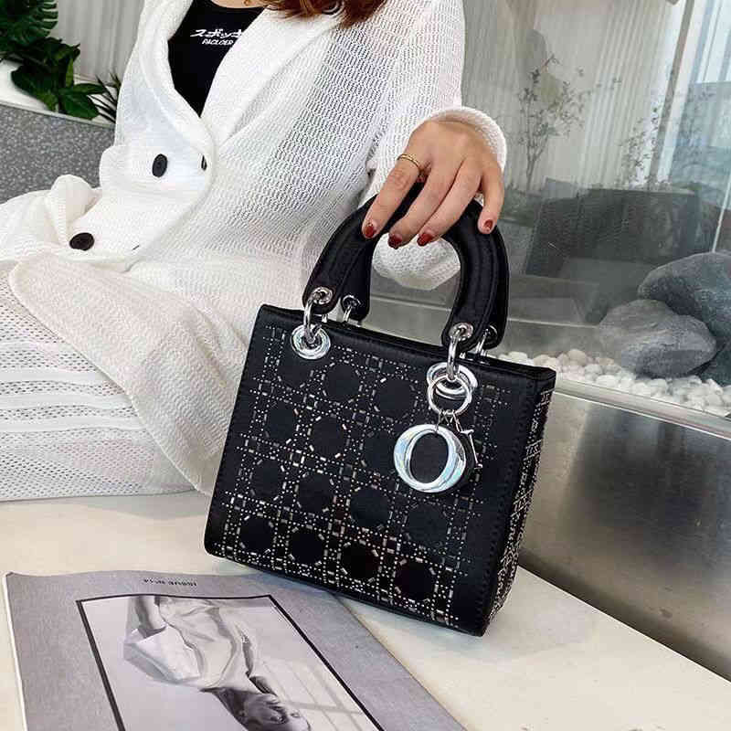 2022 New Fashion Luxury Princess Bags Leather Matte Frosted Small Fragrance Diagonal One Shoulder Handbag Portable Women's Bag, Black small
2022 New Fashion Luxury Princess Bags Leather Matte Frosted Small Fragrance Diagonal One Shoulder Handbag Portable Women's Bag, Black small