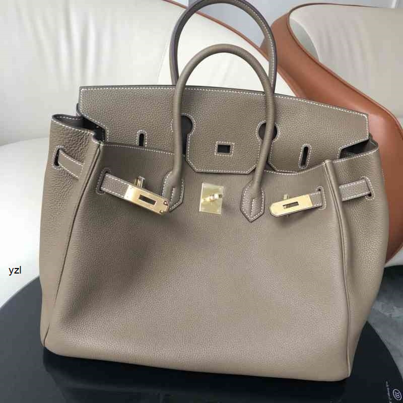 Designer Tote Handbags Herme Birkins Togo Leather Lychee Pattern Platinum Bag Women's Versatile Hand Lock Banquet 30 / 35 Large Yzl, Black 25 gold and silver buckle remarks
Designer Tote Handbags Herme Birkins Togo Leather Lychee Pattern Platinum Bag Women's Versatile Hand Lock Banquet 30 / 35 Large Yzl, Black 25 gold and silver buckle remarks
