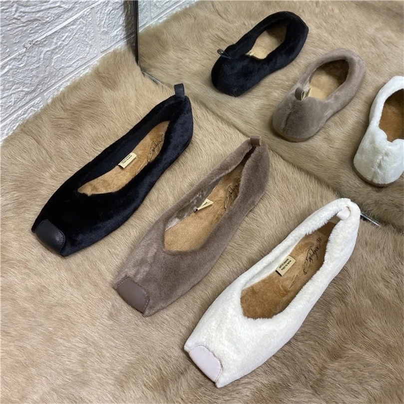 Chic Splicing Square Toe Mules Shoes For Women Velvet Furry Flats Winter Fall Slip On Designer Fashion Loafers White Black 220616
Chic Splicing Square Toe Mules Shoes For Women Velvet Furry Flats Winter Fall Slip On Designer Fashion Loafers White Black 220616