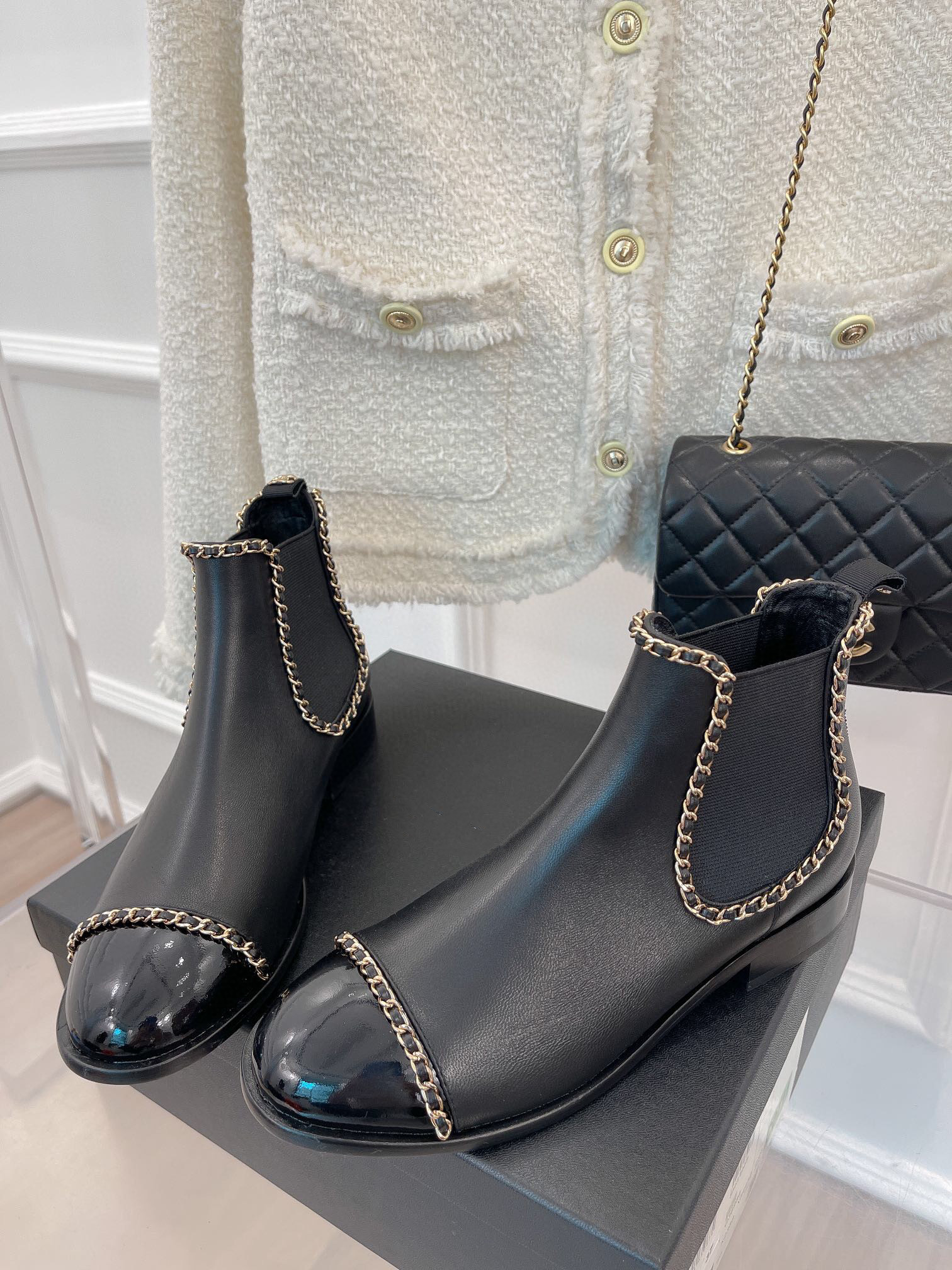 2022 New Women Boots Smooth Leather Winter Shoes Ankle Half Chain Black White Beige Fashion Platform Snow Booties Size 35-41
2022 New Women Boots Smooth Leather Winter Shoes Ankle Half Chain Black White Beige Fashion Platform Snow Booties Size 35-41