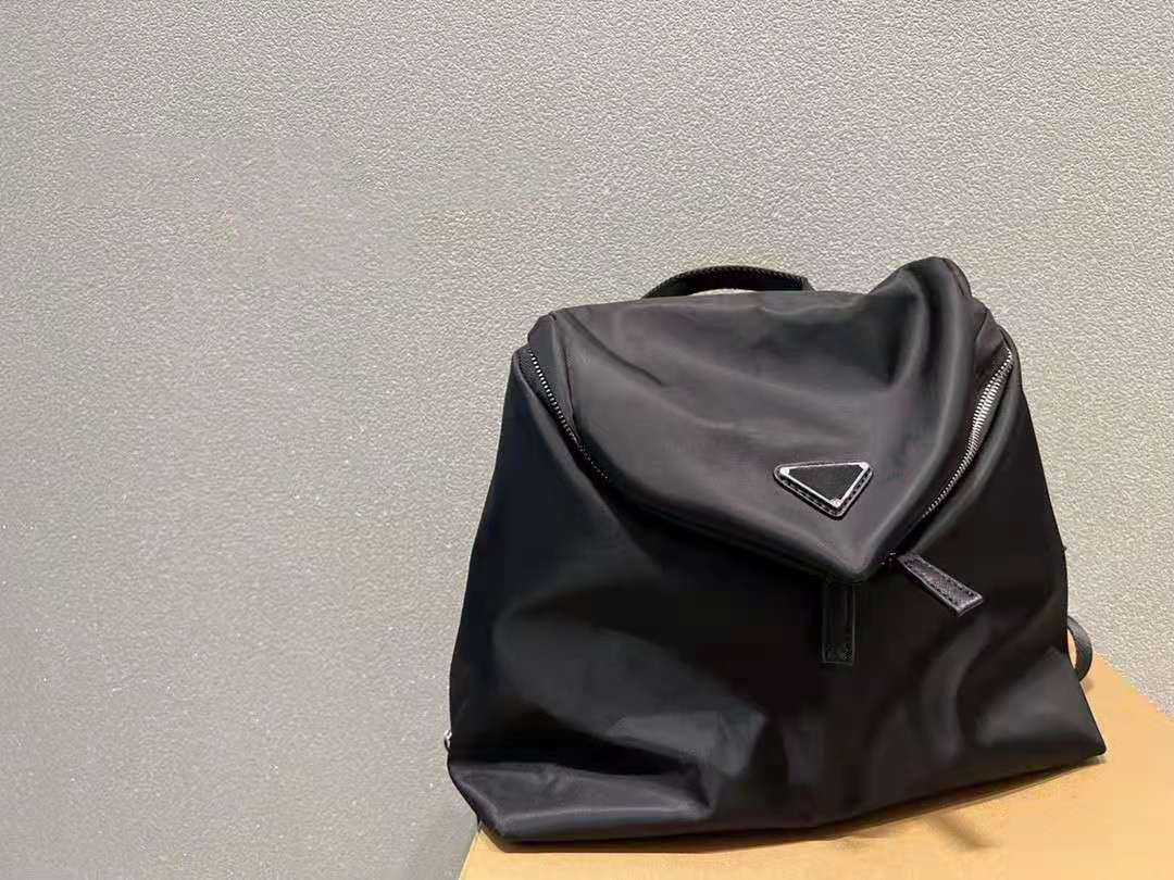Men and Women Backpack Designer Shoulder Handbag Triangle Backpacks Nylon Canvas School Bag Purses Large Capacity Bags Fashion Handbags, Black
Men and Women Backpack Designer Shoulder Handbag Triangle Backpacks Nylon Canvas School Bag Purses Large Capacity Bags Fashion Handbags, Black