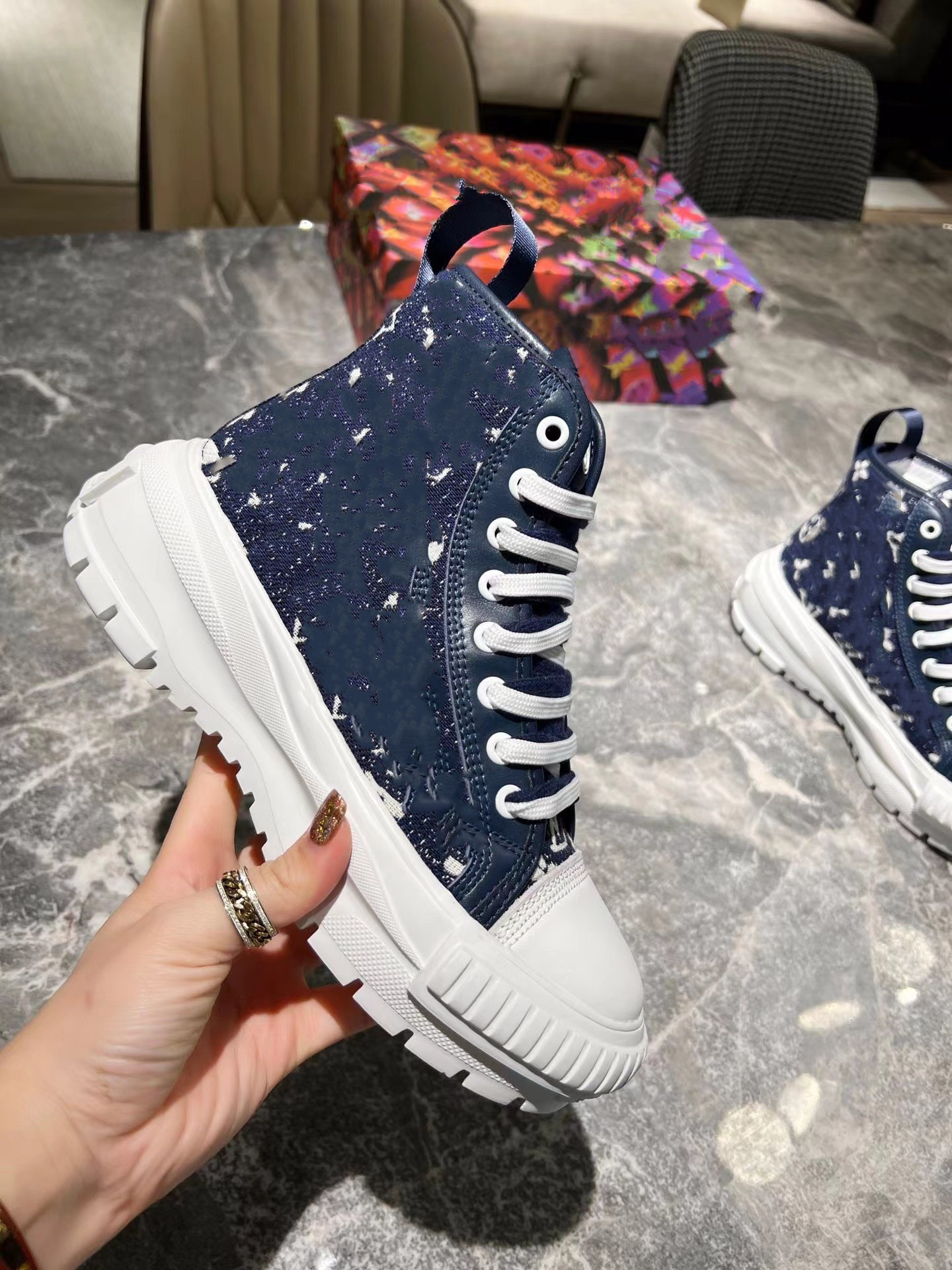 Top Quality Women Luxurys Designers Shoes White Printed Calf Leather Casual Shoe Trainers Pink Blue Runner Time Out 0321, 01
Top Quality Women Luxurys Designers Shoes White Printed Calf Leather Casual Shoe Trainers Pink Blue Runner Time Out 0321, 01