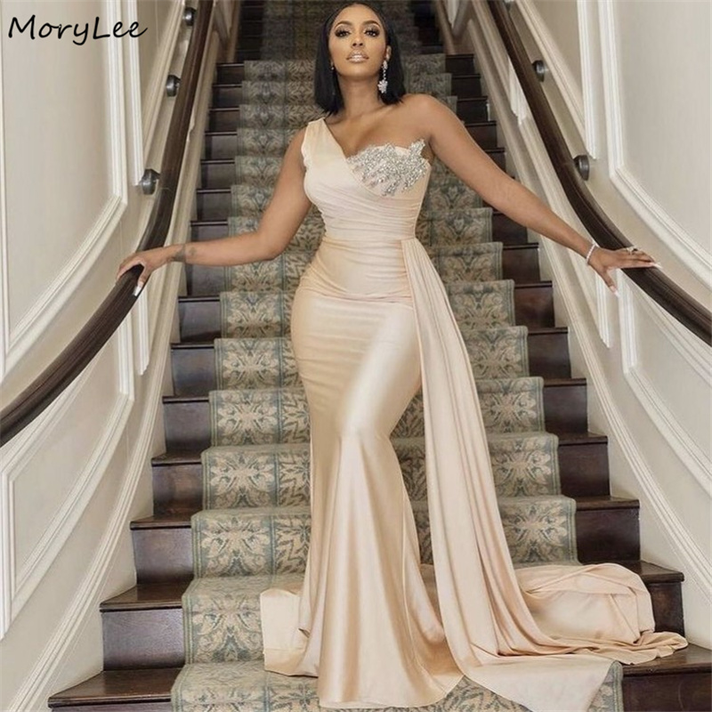 2023 Champagne Crystal Bridesmaid Dresses One Shoulder Sleeveless Mermaid Maid Of Honor Gowns With Lace Up Back GC0926
2023 Champagne Crystal Bridesmaid Dresses One Shoulder Sleeveless Mermaid Maid Of Honor Gowns With Lace Up Back GC0926