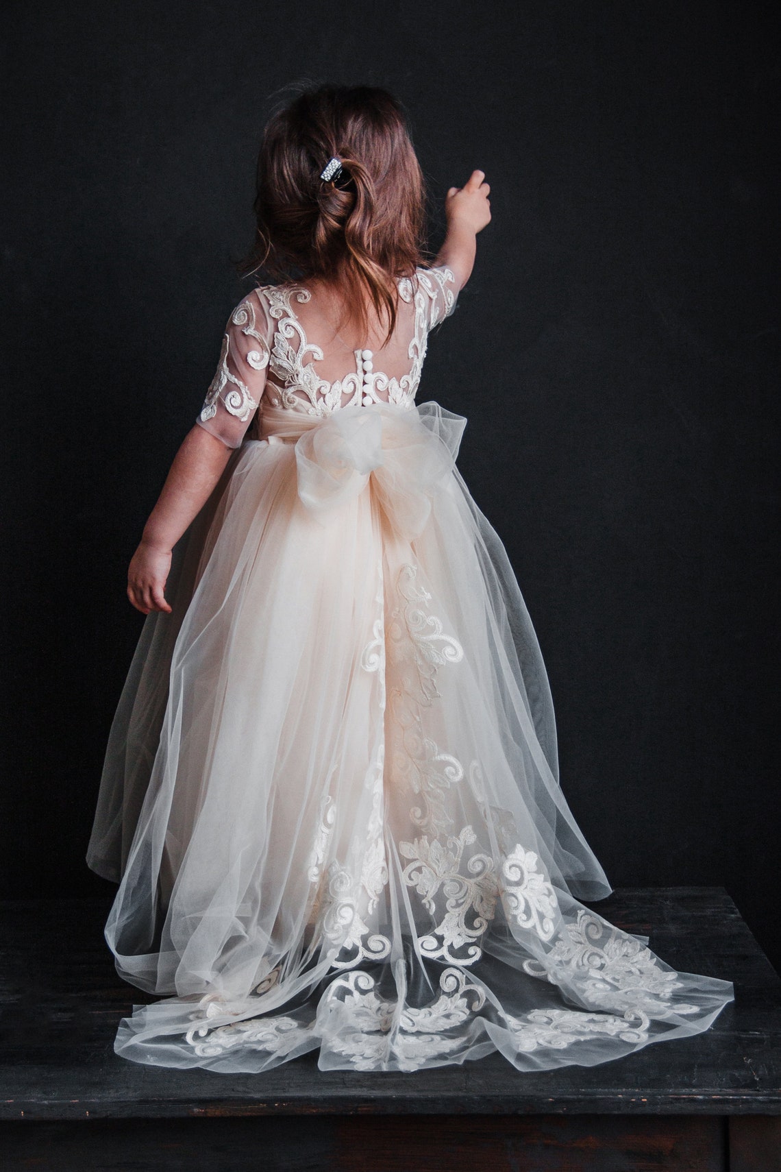 Cute Long Tulle Flower Girls Dresses Lace Applique Half Sleeve Crew Neck First Communion Dress Bridesmaid Girl Wedding Party Gowns A Line Kids Formal 