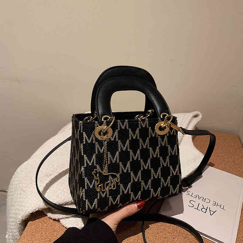 new women's Urban Simple Messenger Bag portable Princess bag autumn and winter leopard pattern Bucket Bag Purses_VO1H, Black 
new women's Urban Simple Messenger Bag portable Princess bag autumn and winter leopard pattern Bucket Bag Purses_VO1H, Black