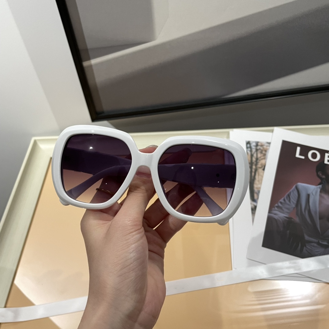 Womens sunglasses mens designer Sunglasses Round Square anti UV radiation protection polarizing grace style glasses wild card Man Woman eyeglasses Original Box
Womens sunglasses mens designer Sunglasses Round Square anti UV radiation protection polarizing grace style glasses wild card Man Woman eyeglasses Original Box