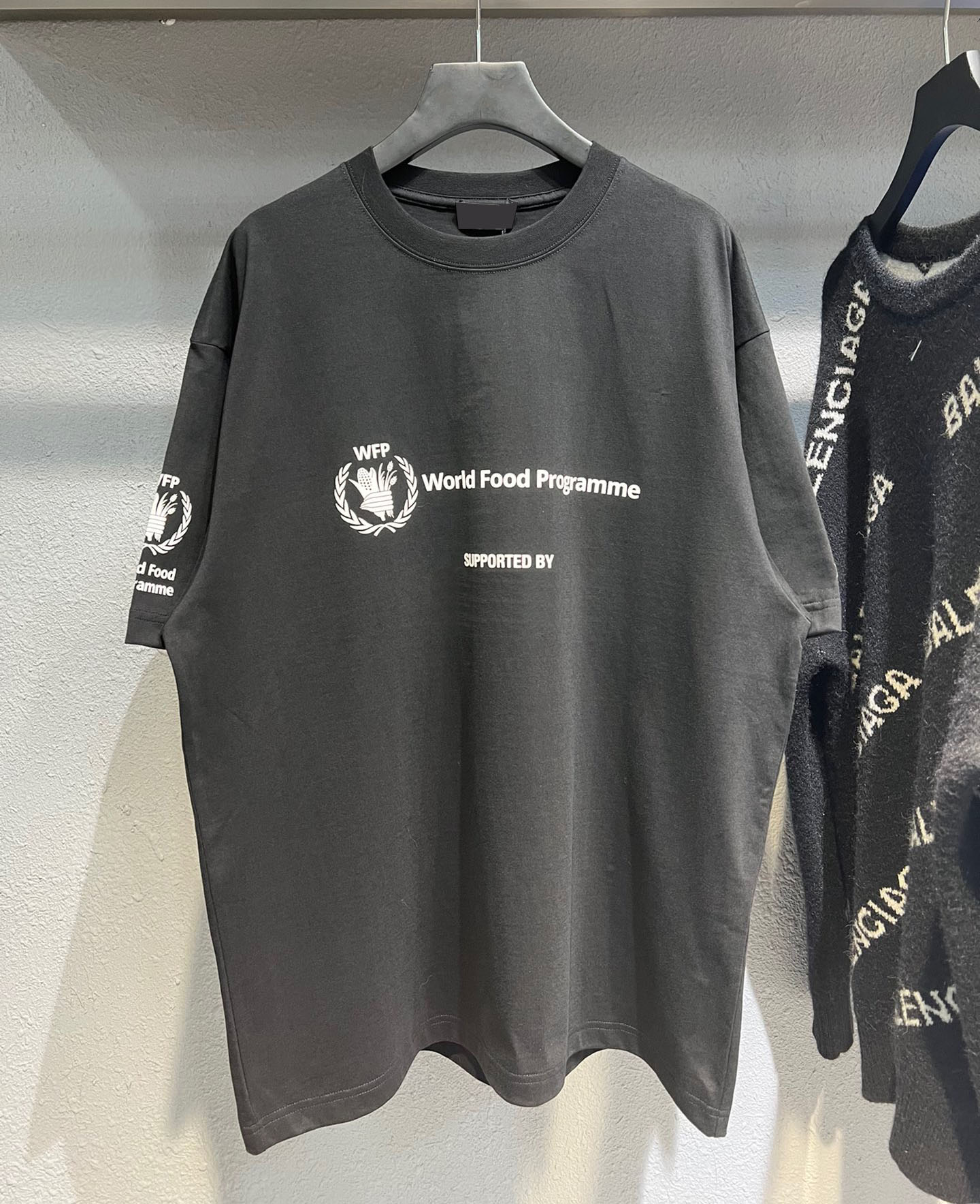 New AOP jacquard letter knitted sweater in autumn / winter 2023acquard knitting machine e Custom jnlarged detail crew neck cotton wrr37s4
New AOP jacquard letter knitted sweater in autumn / winter 2023acquard knitting machine e Custom jnlarged detail crew neck cotton wrr37s4