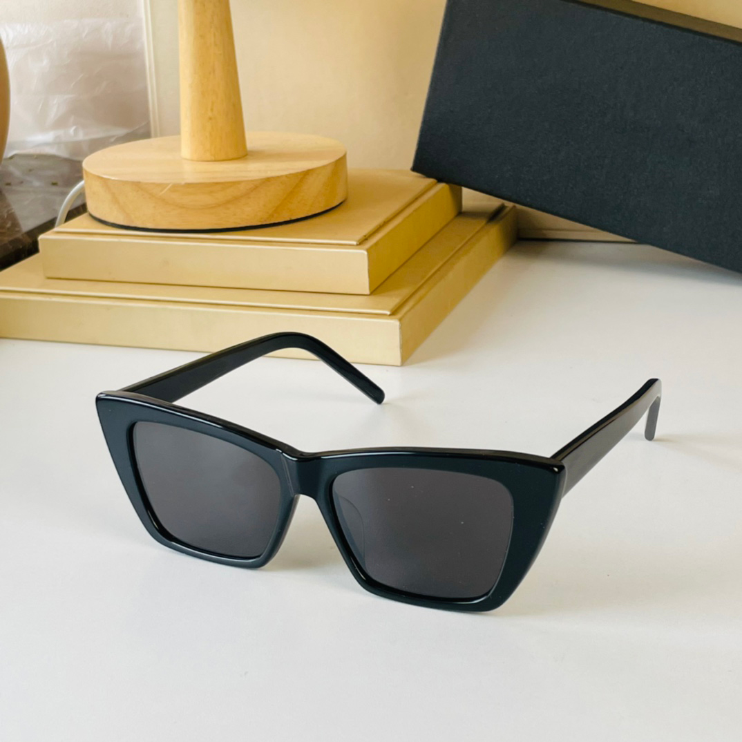 2022 new trend black sunglasses simple style ins personality wear street shooting sunglasses female cross-border glasses
2022 new trend black sunglasses simple style ins personality wear street shooting sunglasses female cross-border glasses