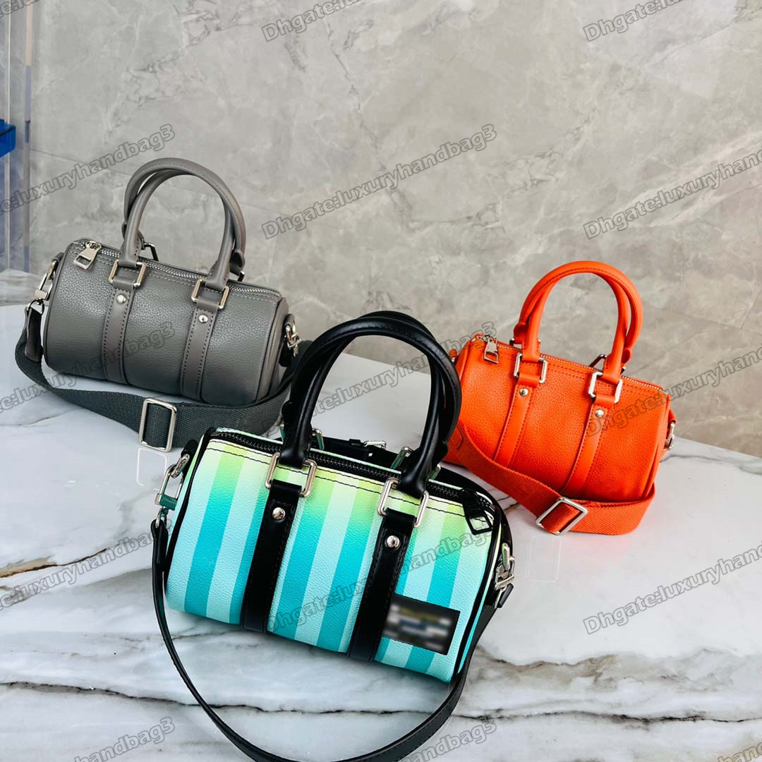 Classics Pillow Bag Small Travel Keepall Handbag Women Strap Monograms Nano Cross Body Luxurys Designers Boston Bags Tote
Classics Pillow Bag Small Travel Keepall Handbag Women Strap Monograms Nano Cross Body Luxurys Designers Boston Bags Tote