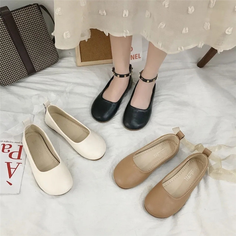 Sepatu Balet Kulit Harajuku Wanita Datar Tali Pergelangan Kaki Rivet Perancang Busana Loafer Datar Ujung Bundar Baru Putih Hitam Khaki 220614, Black with rivet
Sepatu Balet Kulit Harajuku Wanita Datar Tali Pergelangan Kaki Rivet Perancang Busana Loafer Datar Ujung Bundar Baru Putih Hitam Khaki 220614, Black with rivet