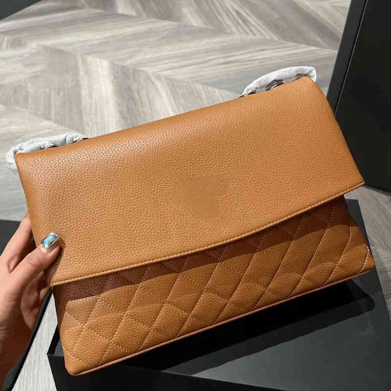 2022 new sheepskin black gold same high-end large capacity single shoulder women's airport C bag travel bag
2022 new sheepskin black gold same high-end large capacity single shoulder women's airport C bag travel bag