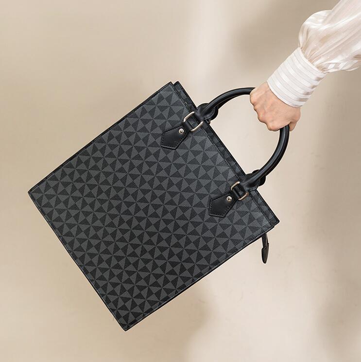Wholesale ladies leathers shoulder bags simple large print business briefcase square contrast color leather handbag personality geometric pattern Tote bag, White-140
Wholesale ladies leathers shoulder bags simple large print business briefcase square contrast color leather handbag personality geometric pattern Tote bag, White-140
