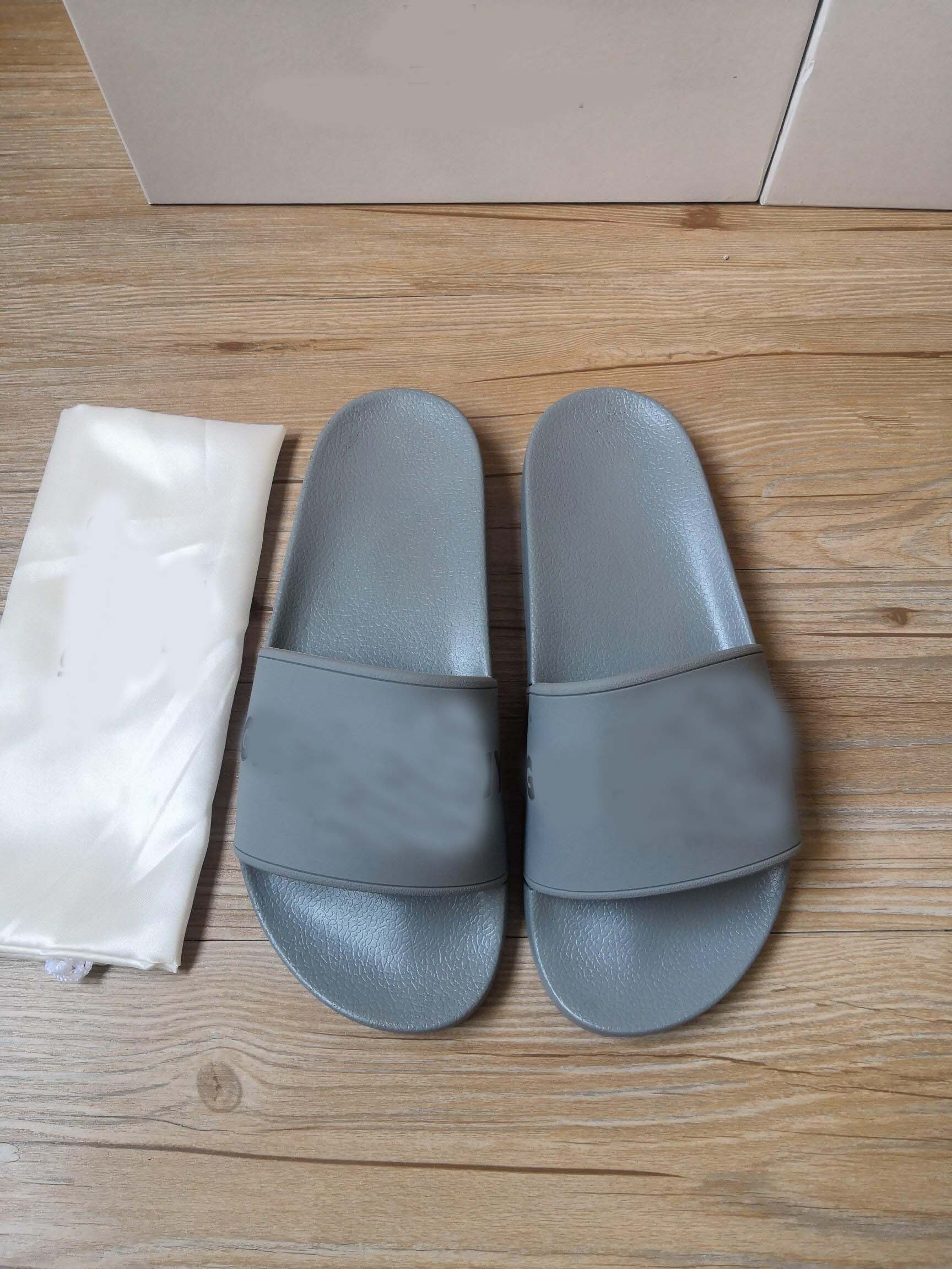 Designer-Runner Slippers Bone White Triple Black Resin Slides Sandals Men Women Fashion Loafers Slipper
Designer-Runner Slippers Bone White Triple Black Resin Slides Sandals Men Women Fashion Loafers Slipper