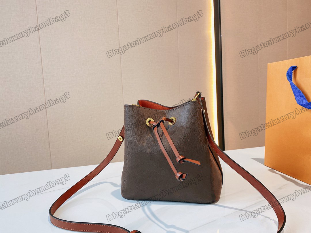 2022 Mini Women Shoulders Bag Luxurys Designers Champagne Style Fashion Bucket Bag Flower Handbags Leather Purses
2022 Mini Women Shoulders Bag Luxurys Designers Champagne Style Fashion Bucket Bag Flower Handbags Leather Purses