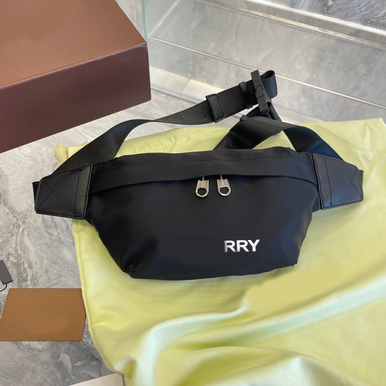Chest bag Sports bags 2022 high Designer Brand Luxury Fashion Shoulder Handbags Quality Women Phone Bag Wallet Crossbody Metallic totes letter lady handbag, Picture color with logo 28 cm
Chest bag Sports bags 2022 high Designer Brand Luxury Fashion Shoulder Handbags Quality Women Phone Bag Wallet Crossbody Metallic totes letter lady handbag, Picture color with logo 28 cm