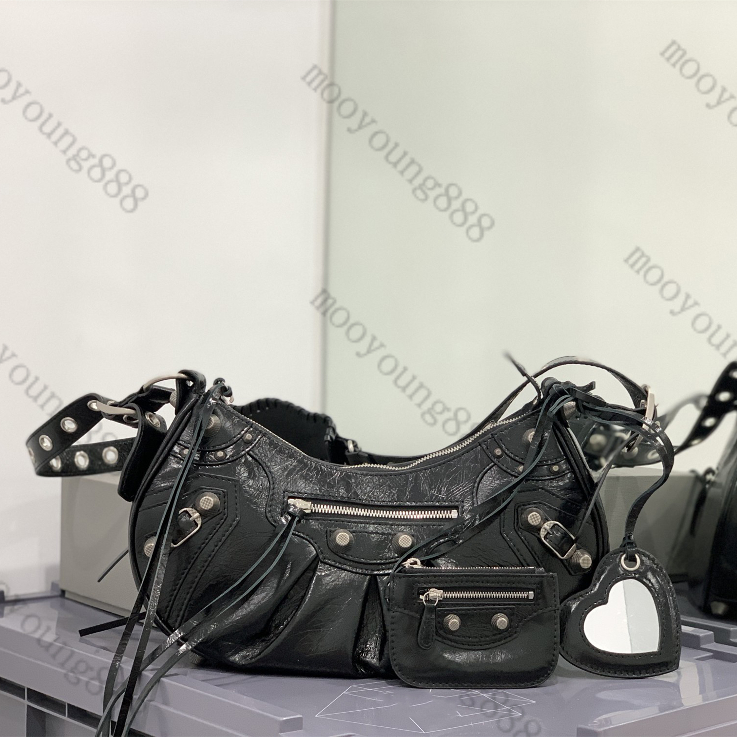 10A Top Tier Quality Luxury Designer Large Cagole Motorcycle Bag Real Leather Hobo Handbag Womens Quilted Zipper Bag Crossbody Black Handle Shoulder Bags With SN
10A Top Tier Quality Luxury Designer Large Cagole Motorcycle Bag Real Leather Hobo Handbag Womens Quilted Zipper Bag Crossbody Black Handle Shoulder Bags With SN