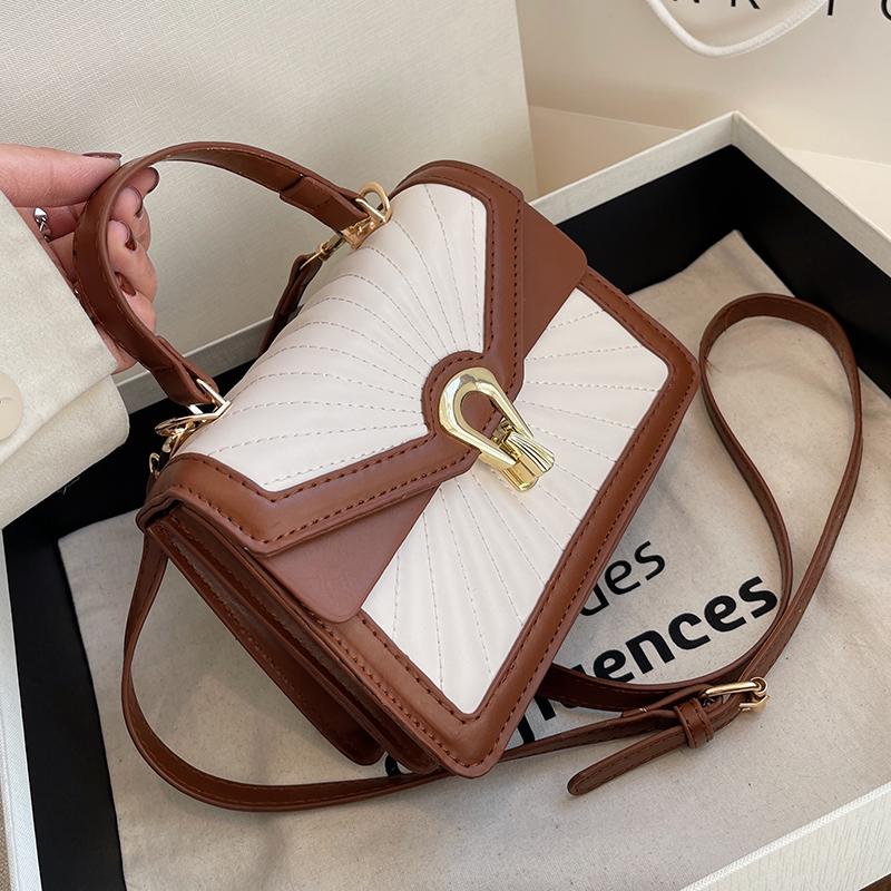 Evening Bags Korean Chain Designer Small PU Leather Crossbody With Short Handle For Women 2022 Womens Luxury Handbags Brand Quilted, Black
Evening Bags Korean Chain Designer Small PU Leather Crossbody With Short Handle For Women 2022 Womens Luxury Handbags Brand Quilted, Black