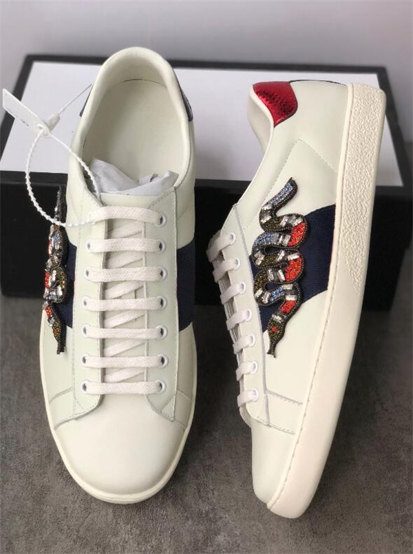 Designer women Shoes Snake Bee Embroidered Ace Leather Sneaker Low-top Leather Trainers White Rubber Bottom Crystal Stripes Pattern Casual Shoes NO9
Designer women Shoes Snake Bee Embroidered Ace Leather Sneaker Low-top Leather Trainers White Rubber Bottom Crystal Stripes Pattern Casual Shoes NO9