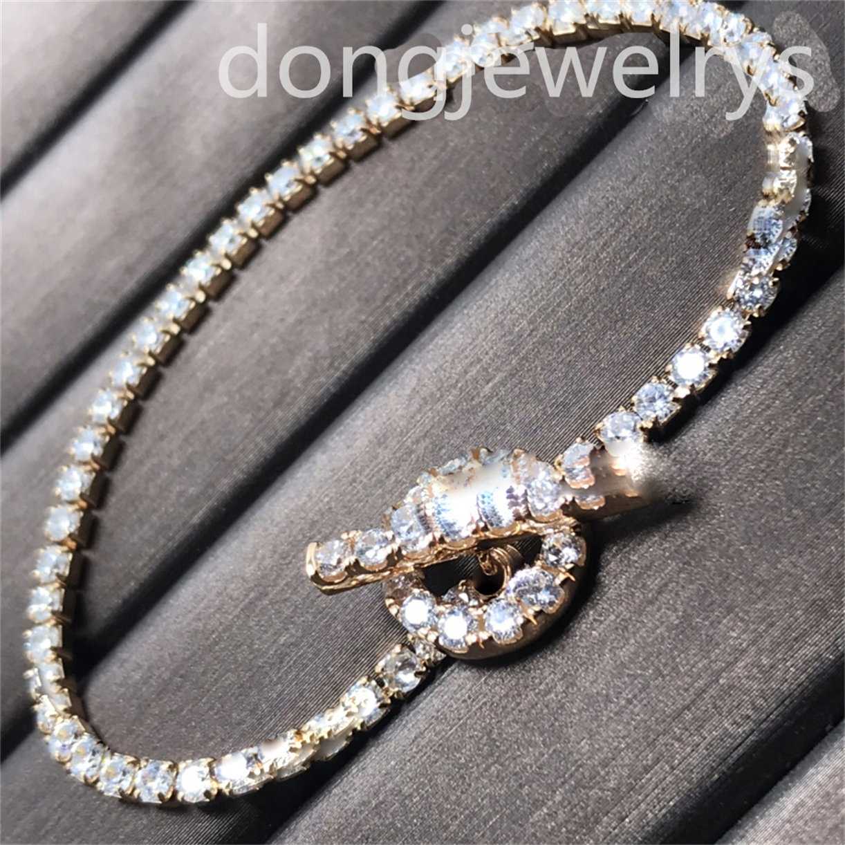Designer Diamond Cuff Bracelet Classic Chain Stainless Gold Women Couple Bracelets Dongjewelrys Fashion Jewelry Ladies Classic Romantic Bangles
Designer Diamond Cuff Bracelet Classic Chain Stainless Gold Women Couple Bracelets Dongjewelrys Fashion Jewelry Ladies Classic Romantic Bangles
