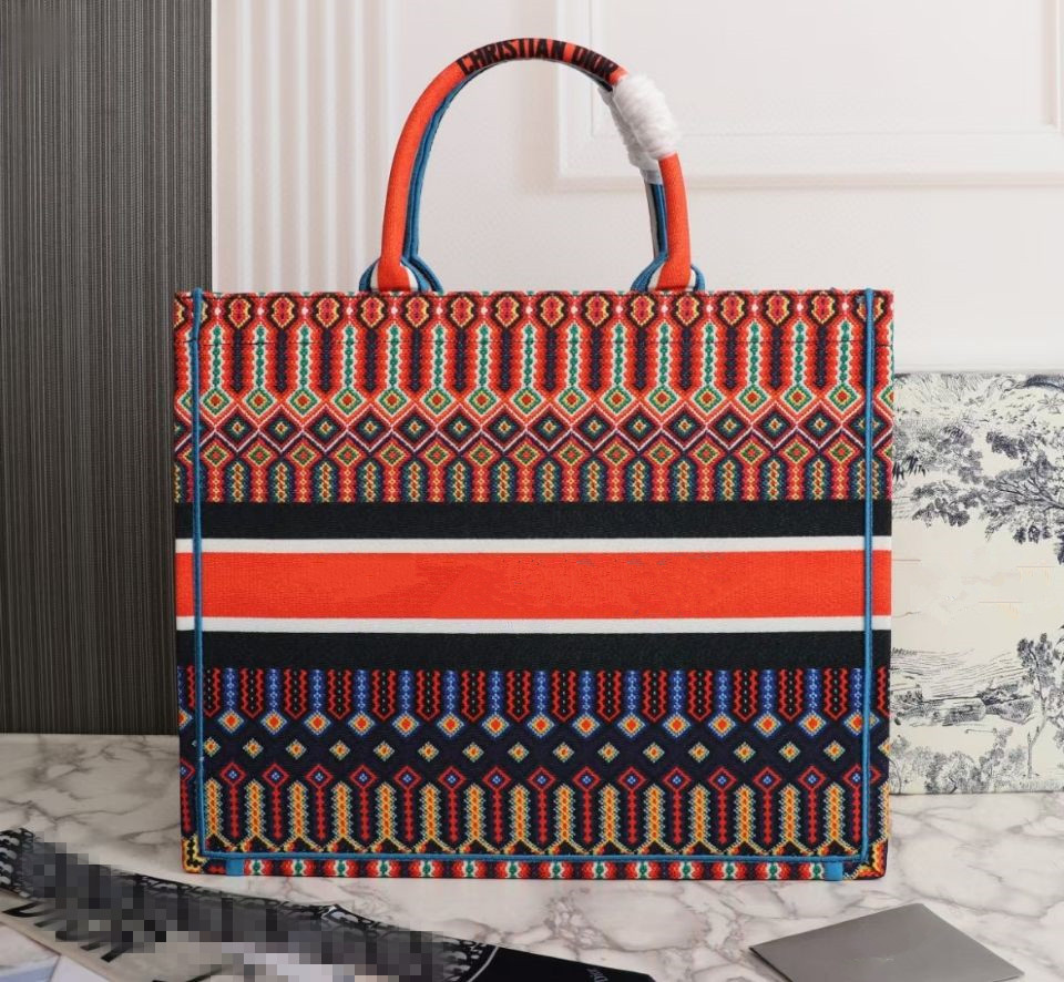 Lady large-capacity handbags Fashion Bags Paris designer retro ethnic style canvas handmade embroidery pattern handbag
Lady large-capacity handbags Fashion Bags Paris designer retro ethnic style canvas handmade embroidery pattern handbag