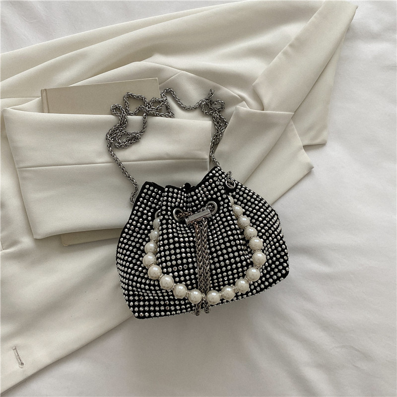 2 Colours New Designer Women Bag Diamond Beaded Chain And Pearl Handbag High Quality Genuine Leather Fashion, Gift bag
2 Colours New Designer Women Bag Diamond Beaded Chain And Pearl Handbag High Quality Genuine Leather Fashion, Gift bag