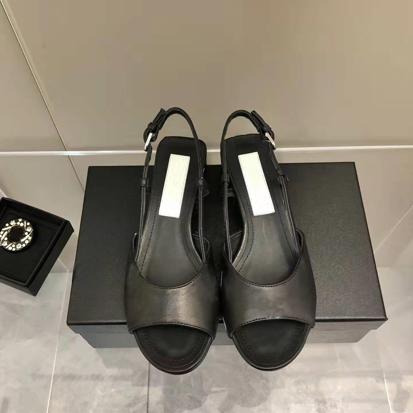 Designer Sandals Women Summer Famous Brand Classic Black Logo Print Low Heels Platform Shoes Stylish Party Leisure Travel Vintage Girls Slides Sandal, Color5
Designer Sandals Women Summer Famous Brand Classic Black Logo Print Low Heels Platform Shoes Stylish Party Leisure Travel Vintage Girls Slides Sandal, Color5