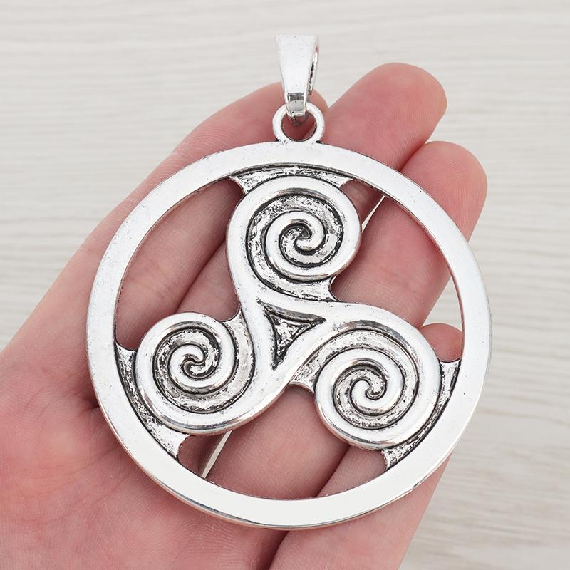 Pendant Necklaces X Tibetan Silver Large Round Celtics Triskele Triskelion Triple Swirl Spiral Charms Pendants For Necklace Jewelry Findings
Pendant Necklaces X Tibetan Silver Large Round Celtics Triskele Triskelion Triple Swirl Spiral Charms Pendants For Necklace Jewelry Findings